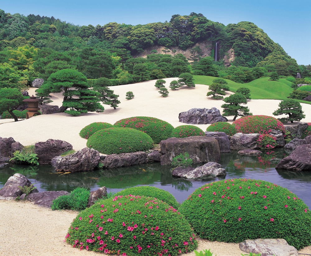 この「白砂青松庭」は横山大観の「白沙青松」をモチーフに