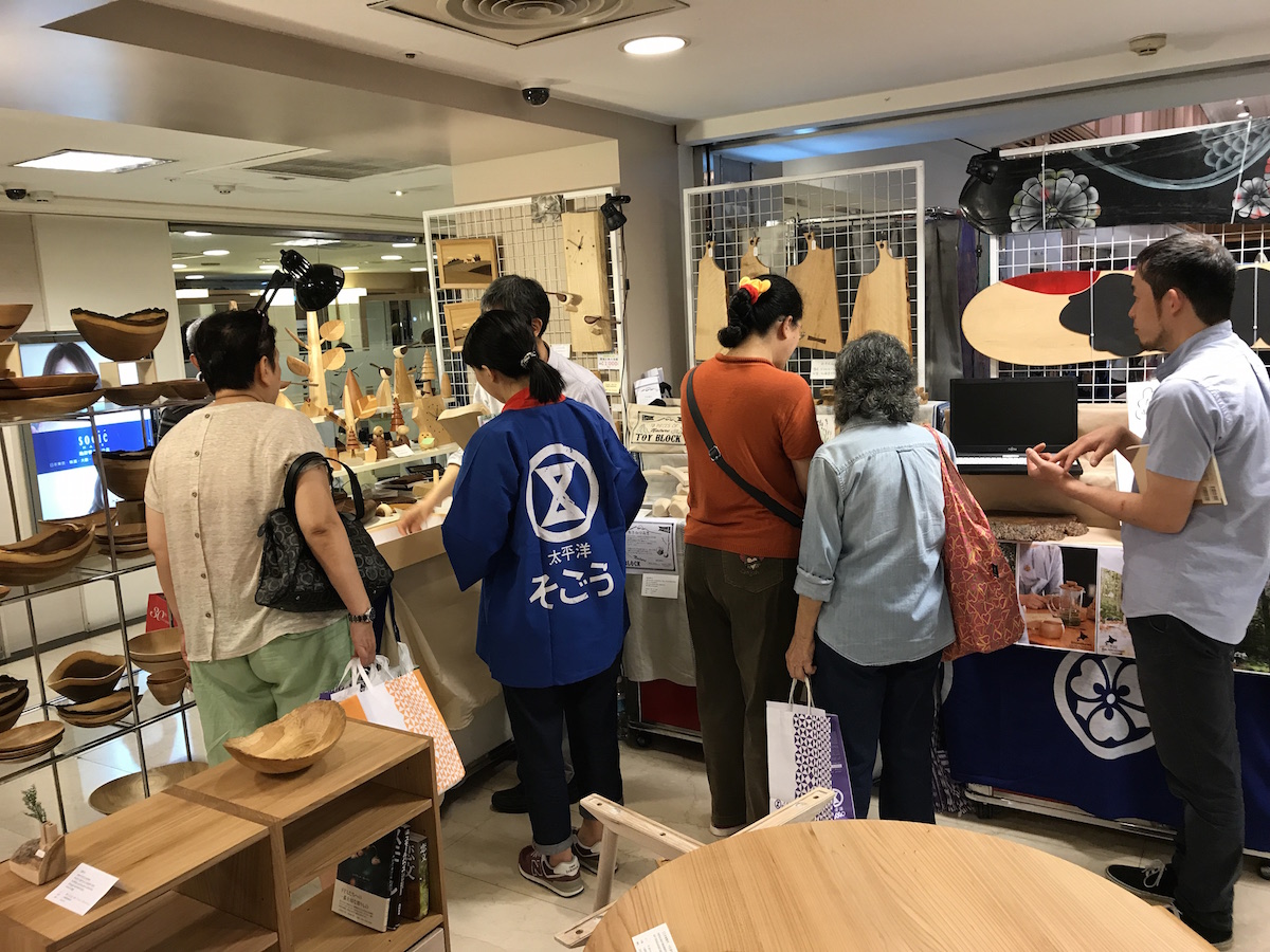 台湾の百貨店で開催された木工品フェアで下川町もアピール
