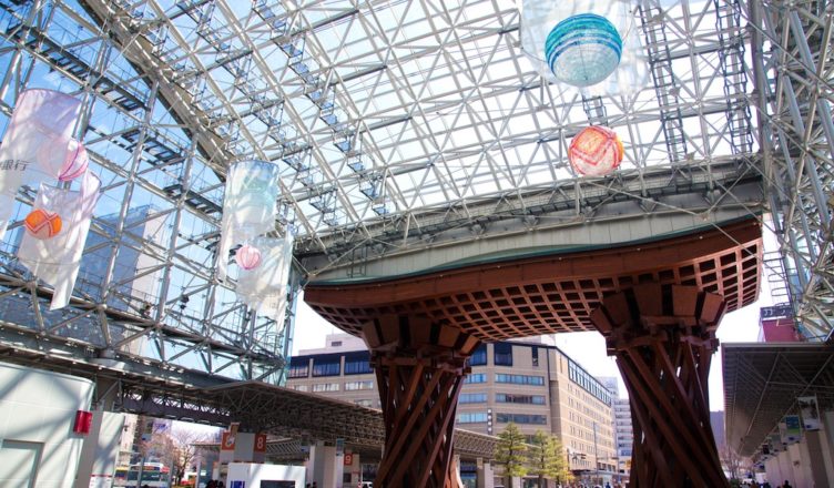 金沢駅の鼓門とおもてなしドーム