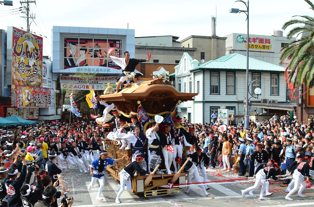 激しい動きのある岸和田のだんじり祭り