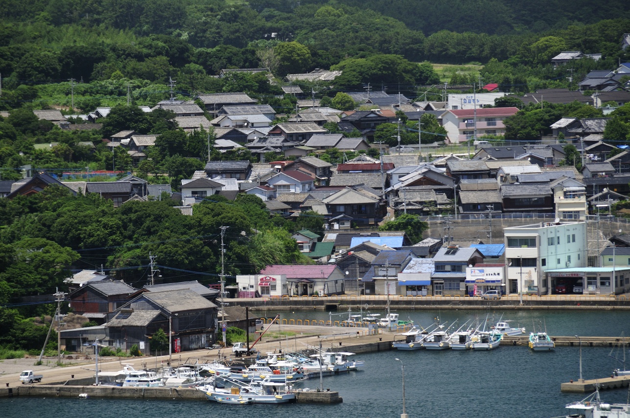 小値賀島の港の遠景
