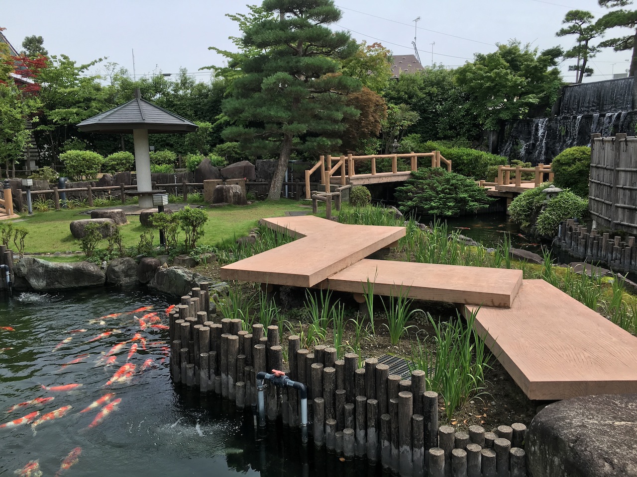 錦鯉の里では日本庭園を再現し、その世界観を体現できる